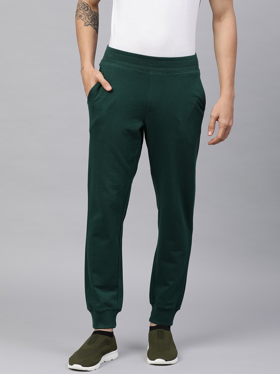 

Huetrap Men Solid Joggers, Green