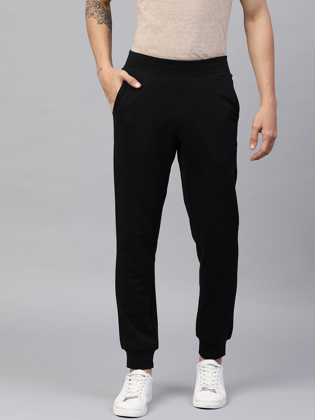 

Huetrap Men Black Solid Joggers