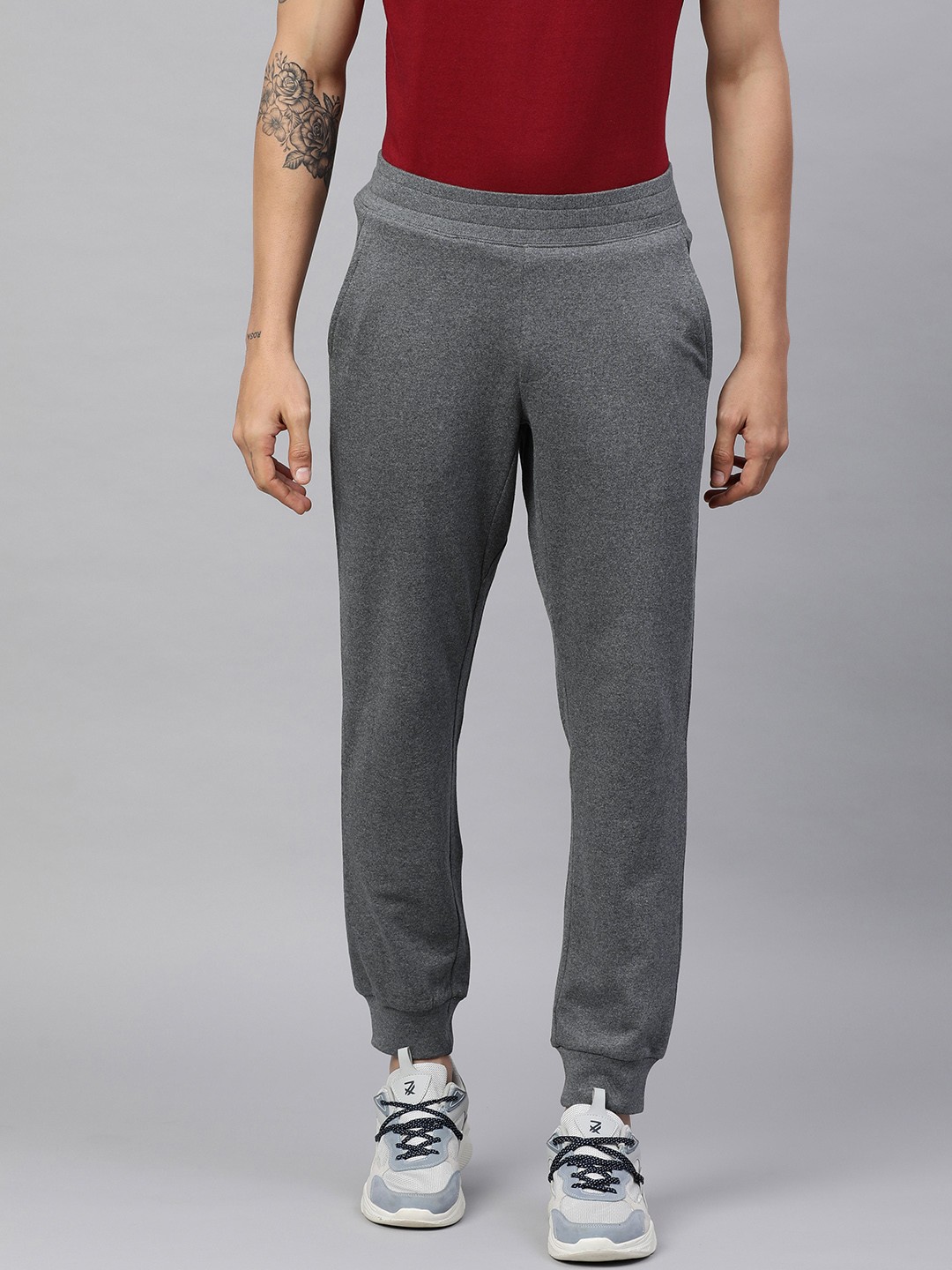 

Huetrap Men Grey Solid Joggers
