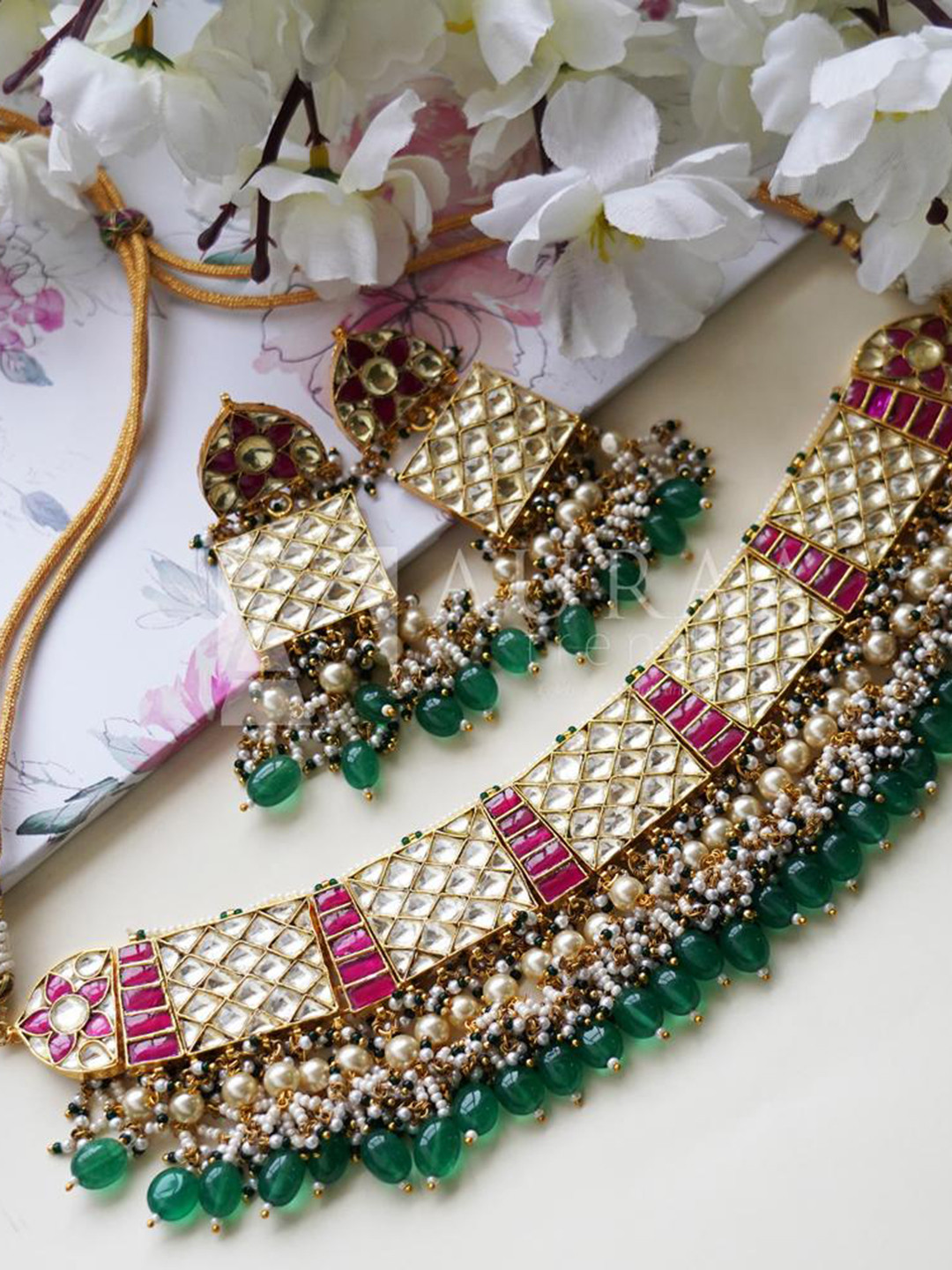 

AURAA TRENDS 22 KT Gold-Plated Kundan-Studded & Pearl Beaded Jewellery Set