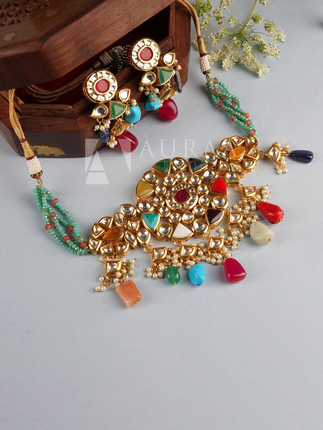 

AURAA TRENDS 22 KT Gold-Plated Kundan-Studded & Pearl Beaded Jewellery Set