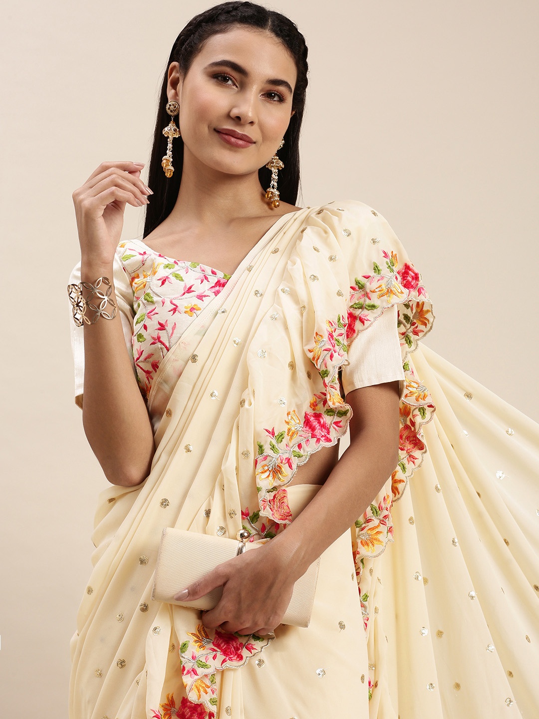 

JATRIQQ Off White & Pink Floral Embroidered Saree