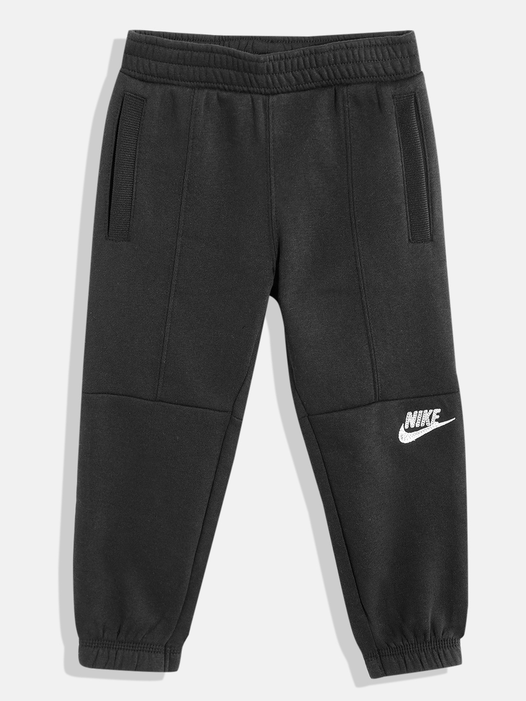 

Nike Boys Black Solid Amplify Joggers