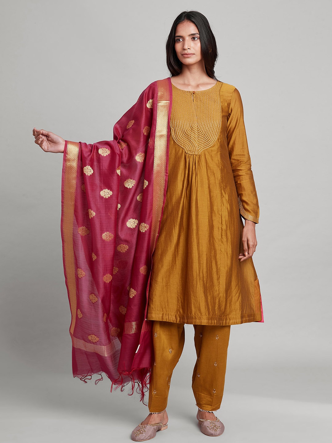 

W The Folksong Collection Printed Pure Silk Dupatta, Pink