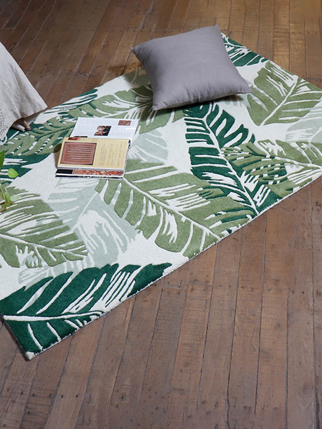 

ZEBA Floral Tufted Woollen Carpets, Green