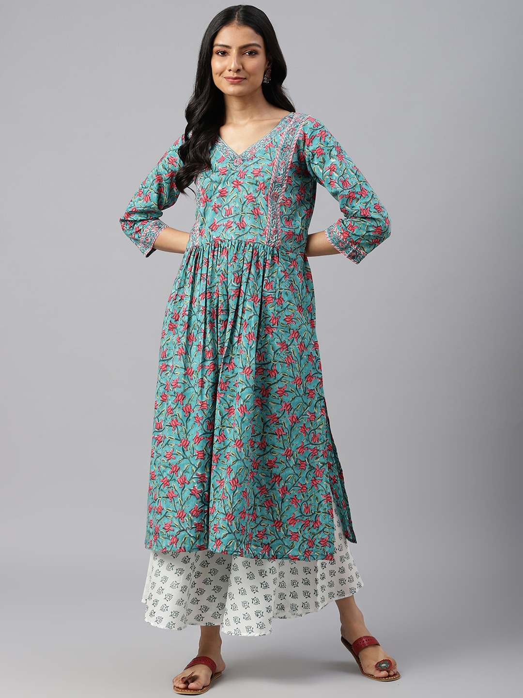 

SHRINKHLA Women Green Floral Printed Pleated Pure Cotton Kurta with Palazzo