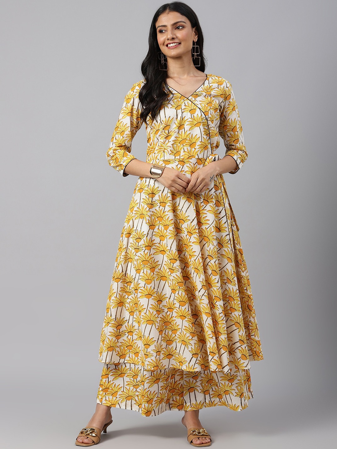 

SHRINKHLA Women White Floral Printed Angrakha Pure Cotton Kurta with Palazzos