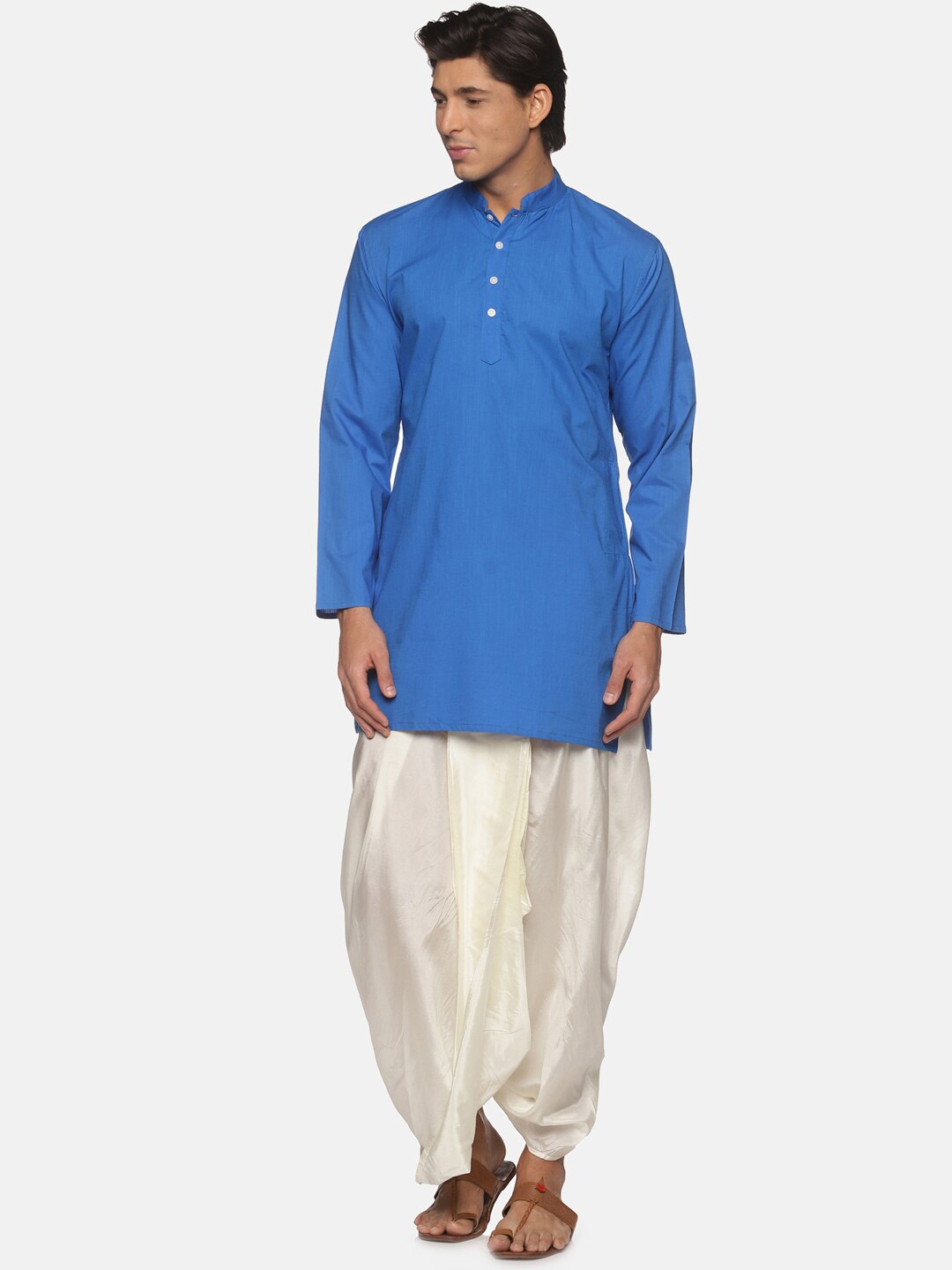 

Sethukrishna Men Blue Solid Pure Cotton Kurta with Dhoti