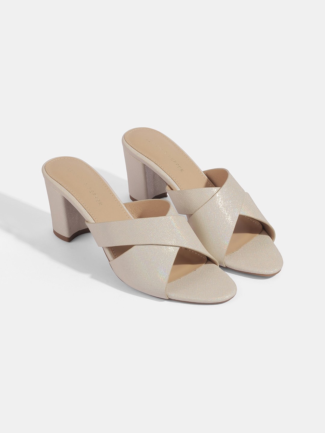 

LEMON & PEPPER Solid Block Heels, Gold