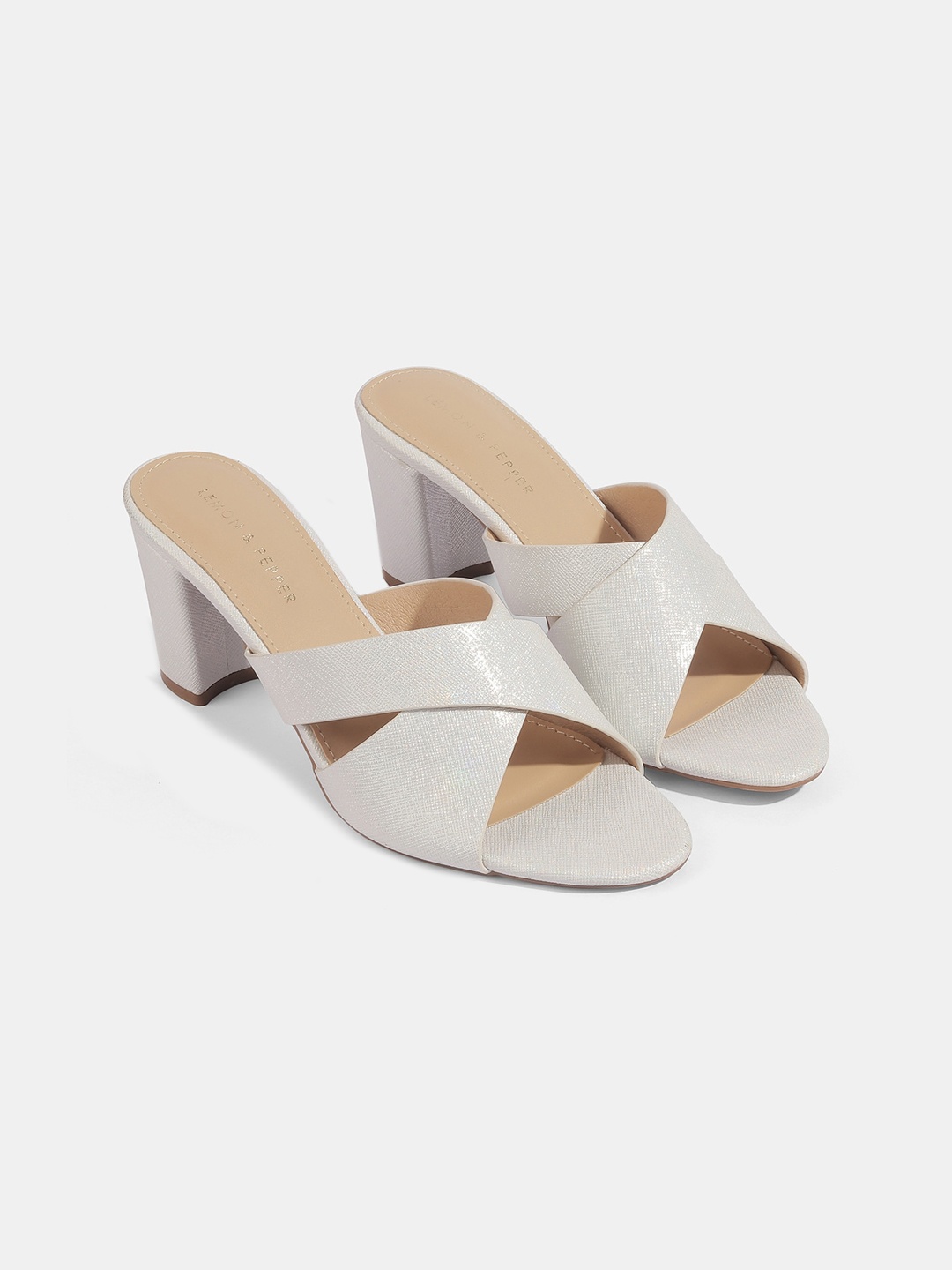 

LEMON & PEPPER Solid Block Heels, White