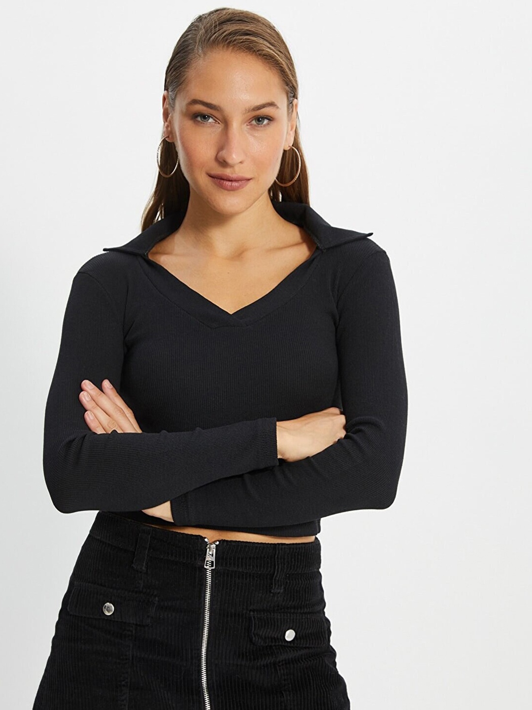 

Trendyol Women Solid V-Neck Crop Top, Black