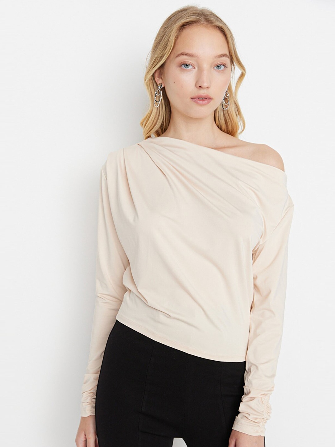 

Trendyol Women Off Shoulder Top, Beige