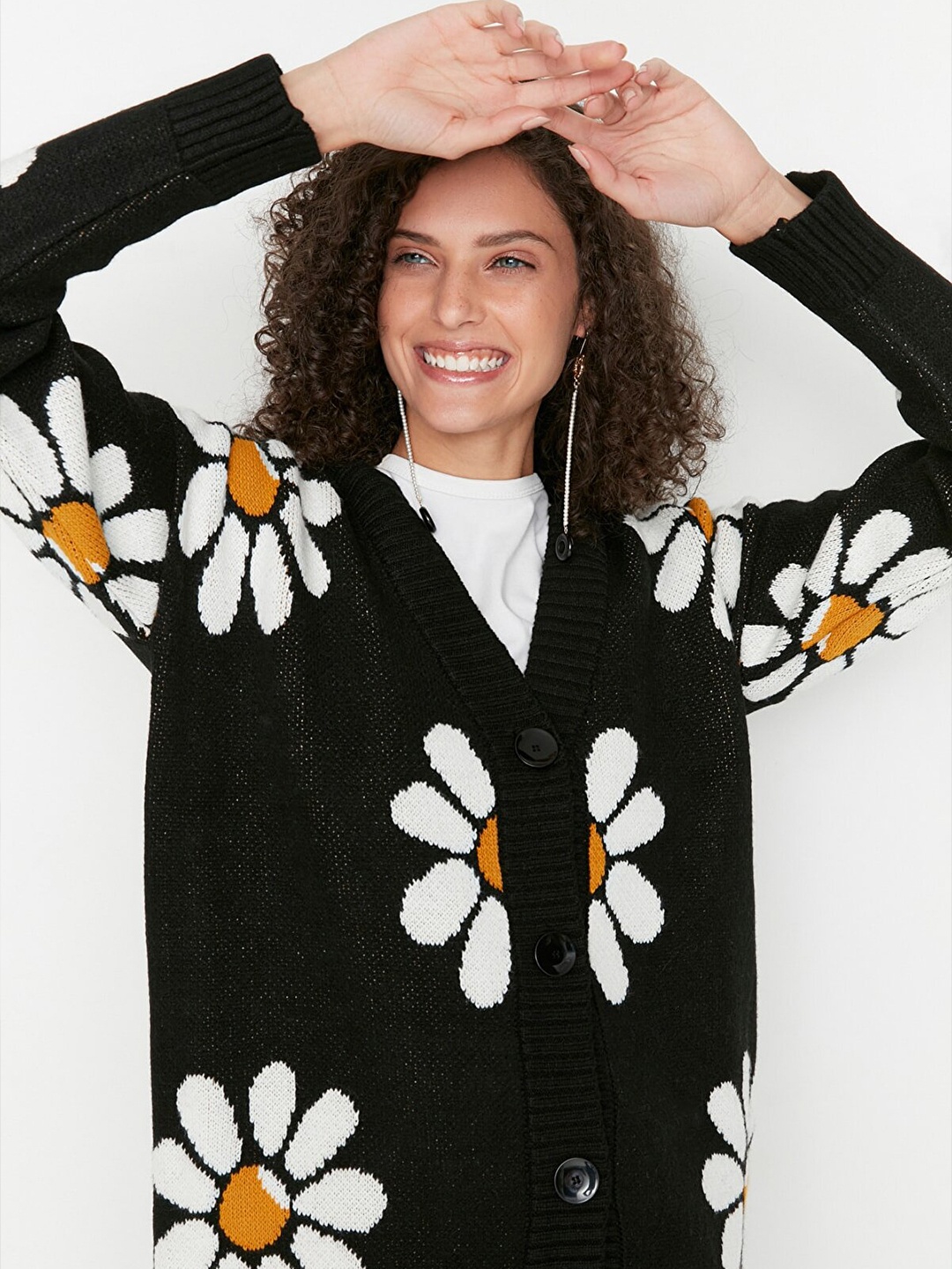 

Trendyol Women Black And White Floral Printed Long Sleeves Acrylic Cardigan