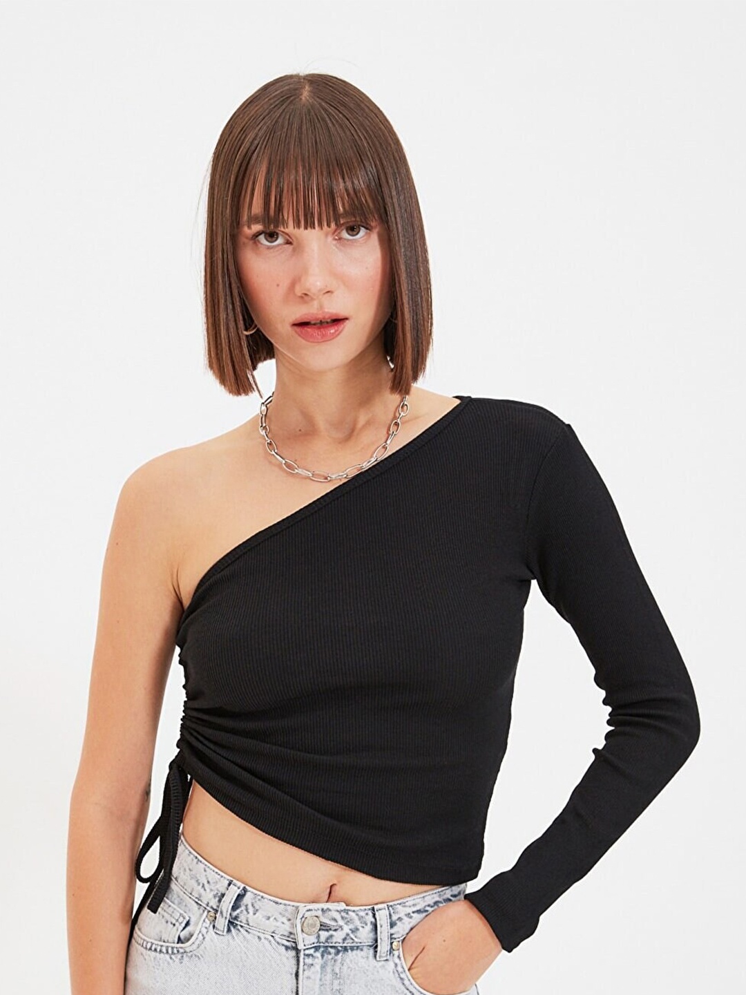 

Trendyol Black Off-Shoulder Crop Top