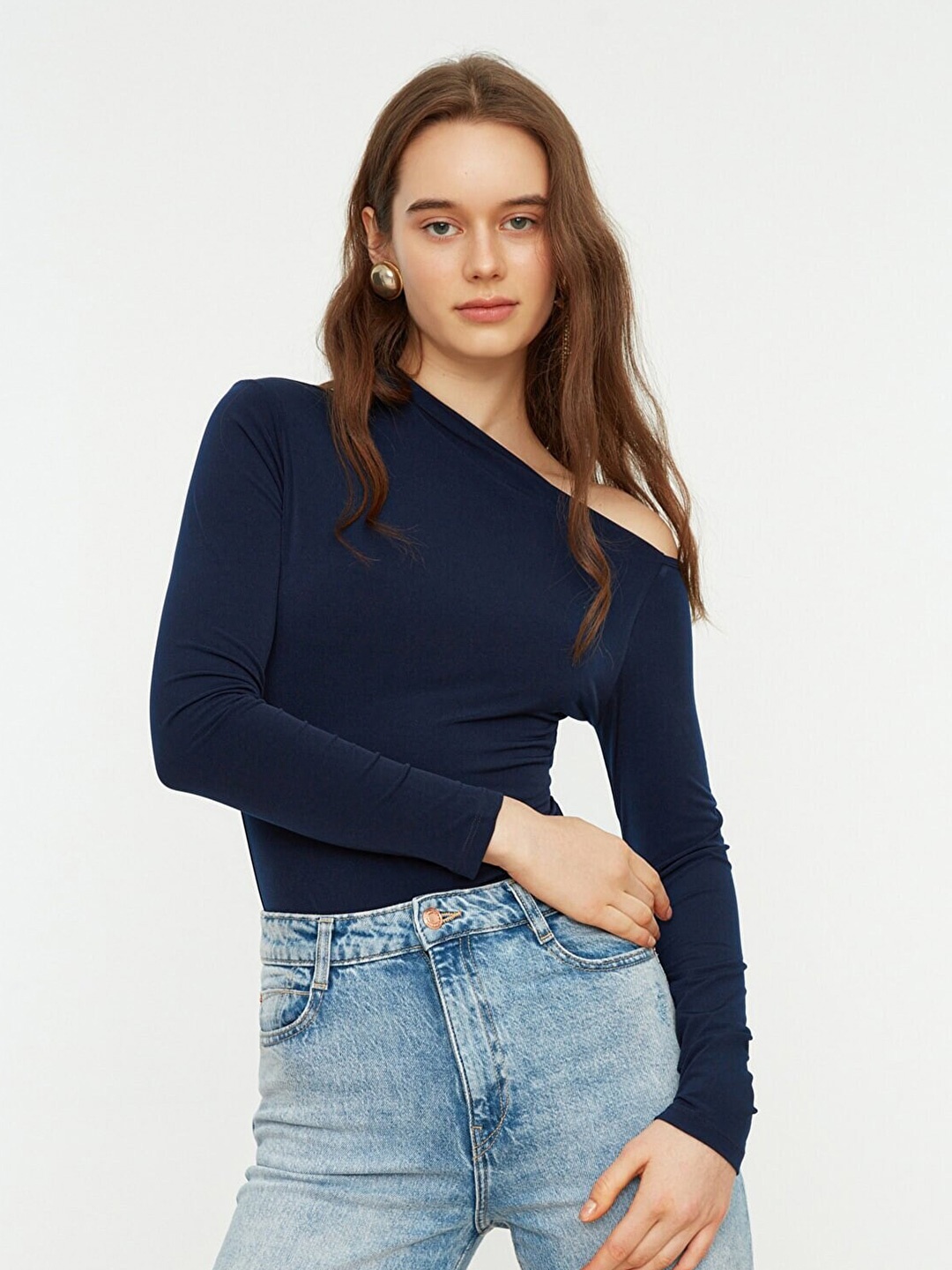 

Trendyol Women Solid One Shoulder Fitted Top, Navy blue