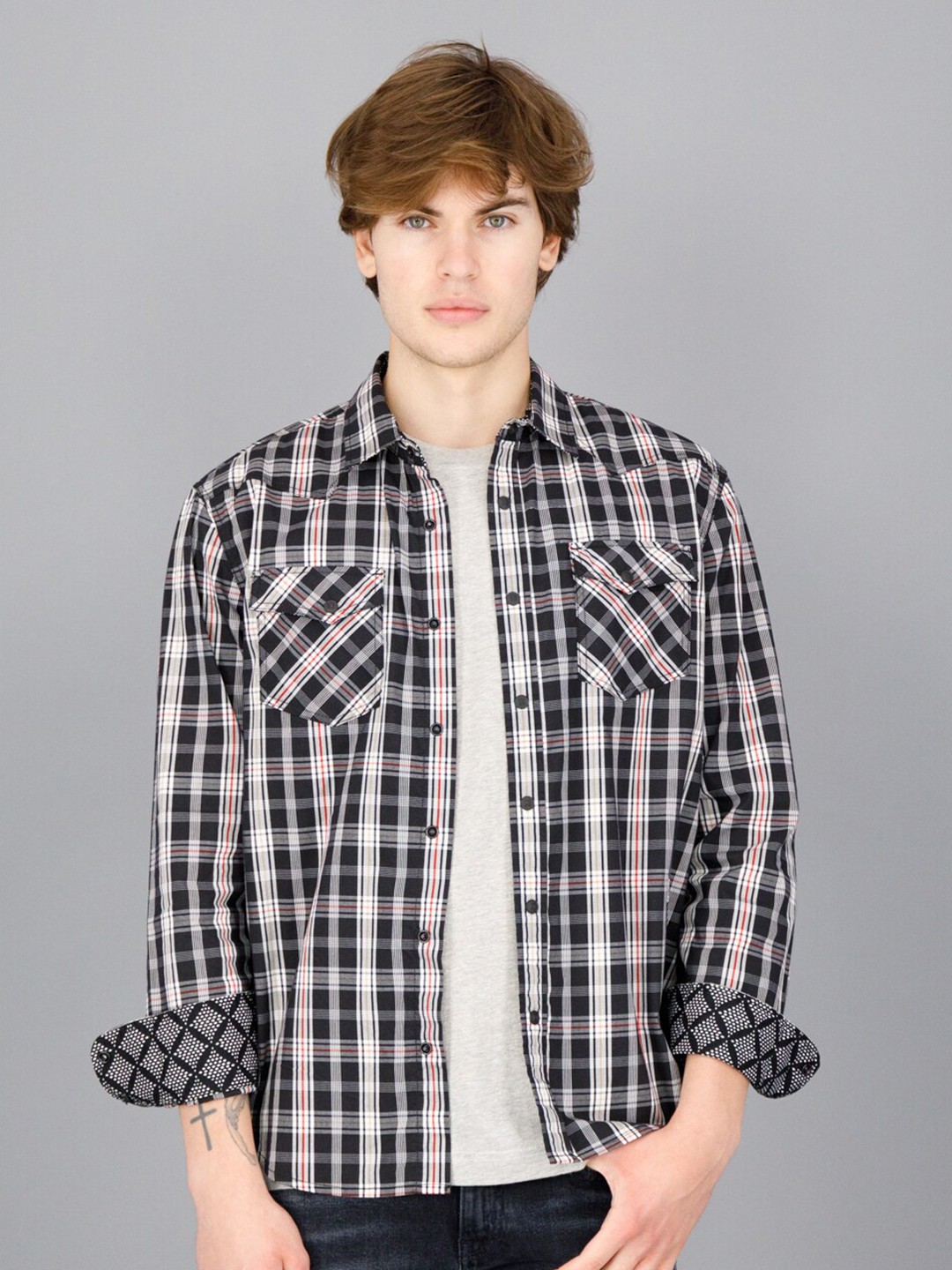 

FREESOUL Men Black Slim Fit Checked Casual Shirt