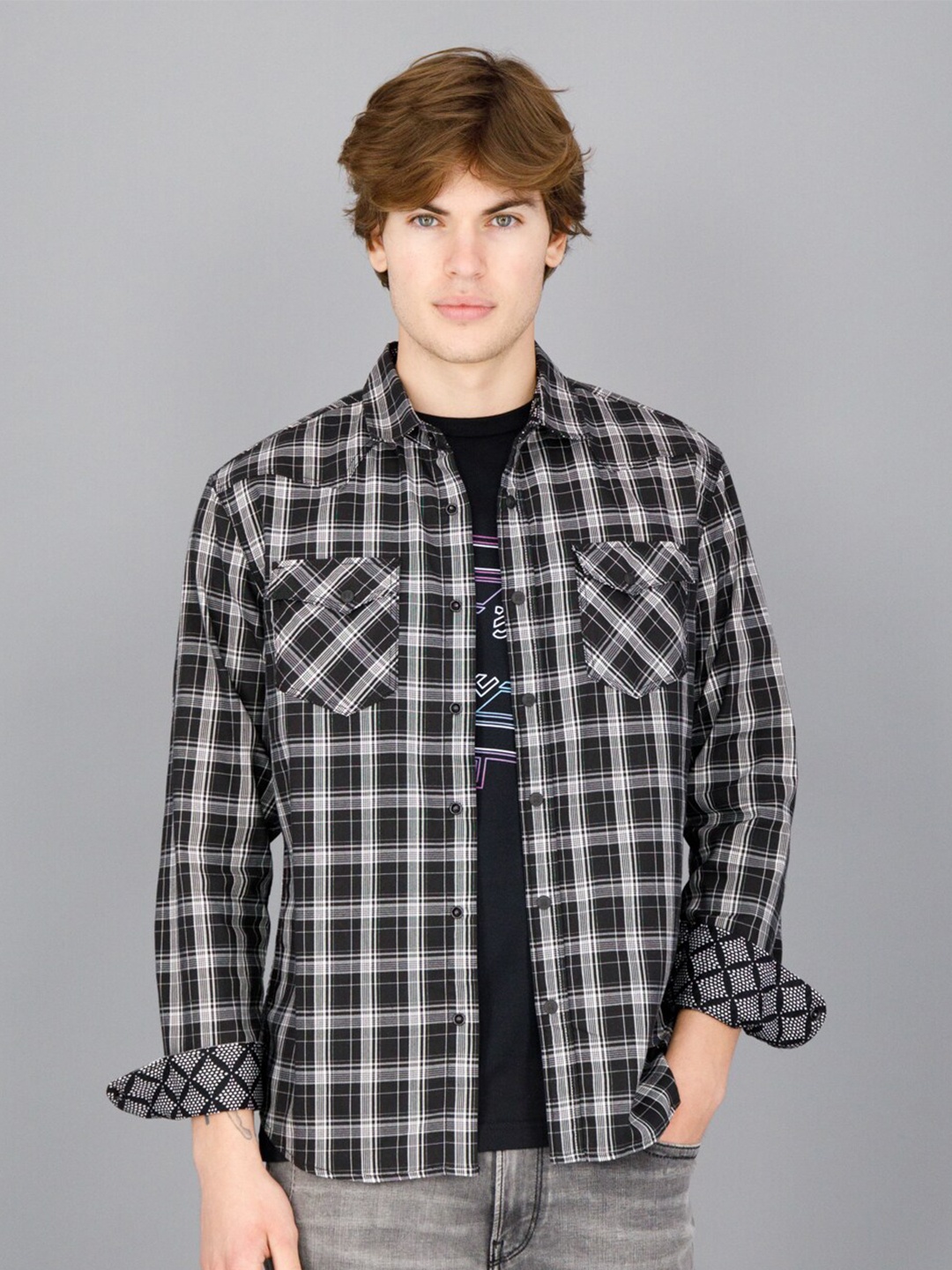 

FREESOUL Men Black Slim Fit Checked Casual Cotton Shirt
