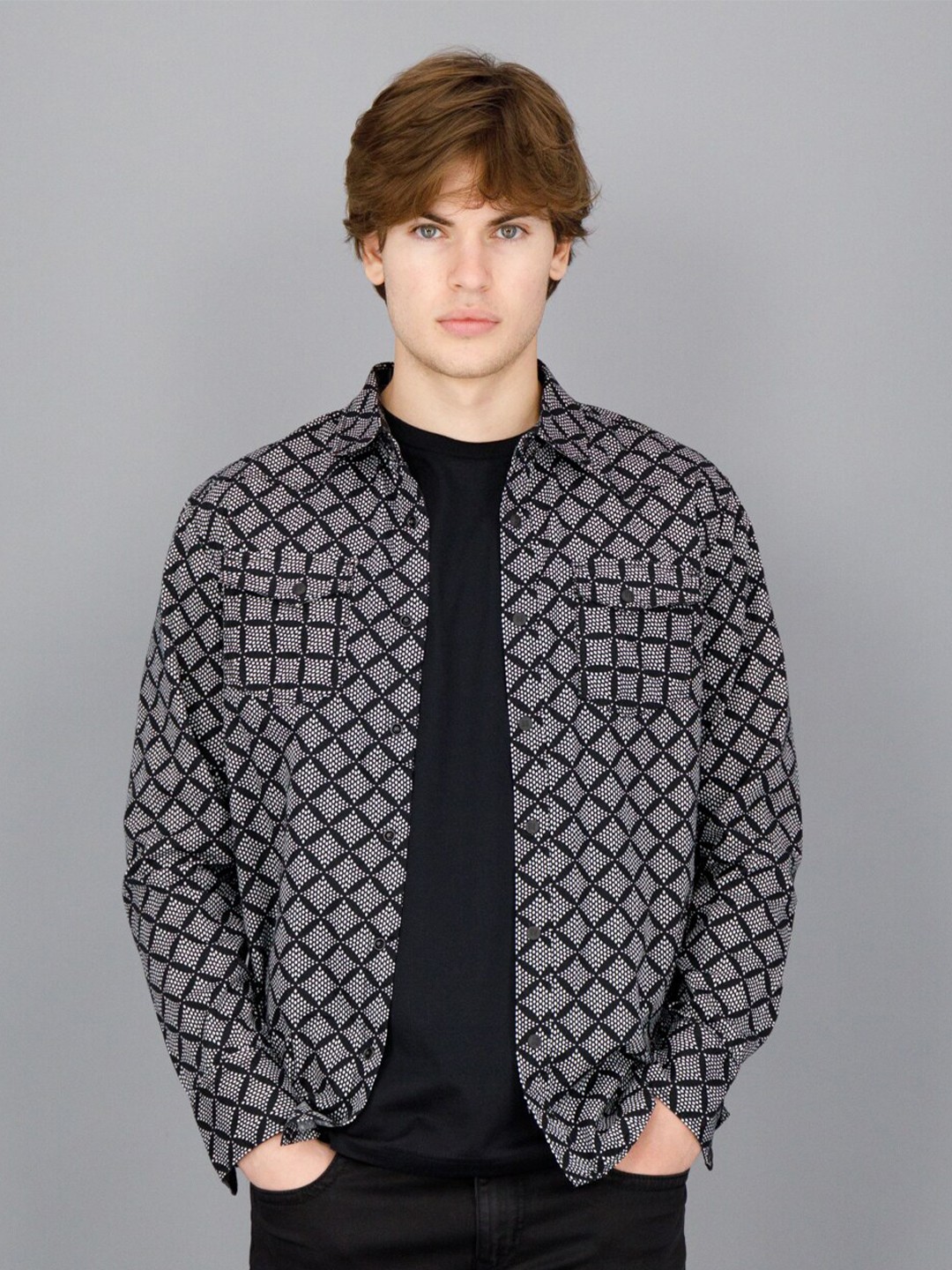 

FREESOUL Men Black Slim Fit Geometric Printed Casual Shirt