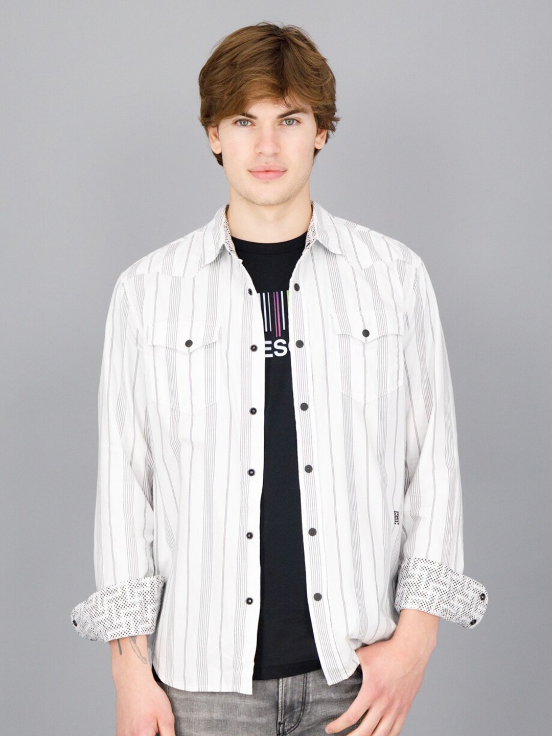 

FREESOUL Men White Slim Fit Striped Casual Shirt