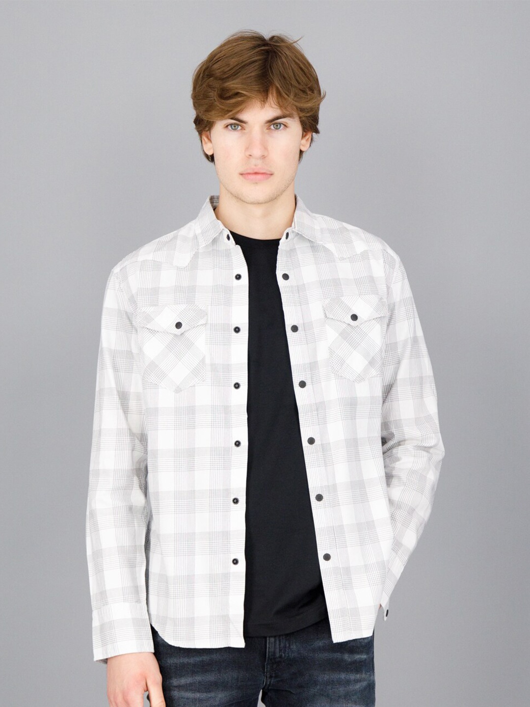

FREESOUL Men White Slim Fit Checked Casual Shirt