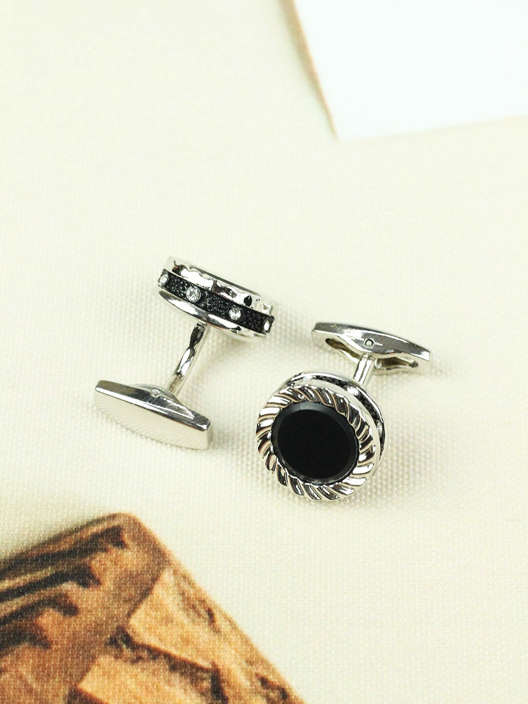 

Tossido Brass Cufflink, Silver