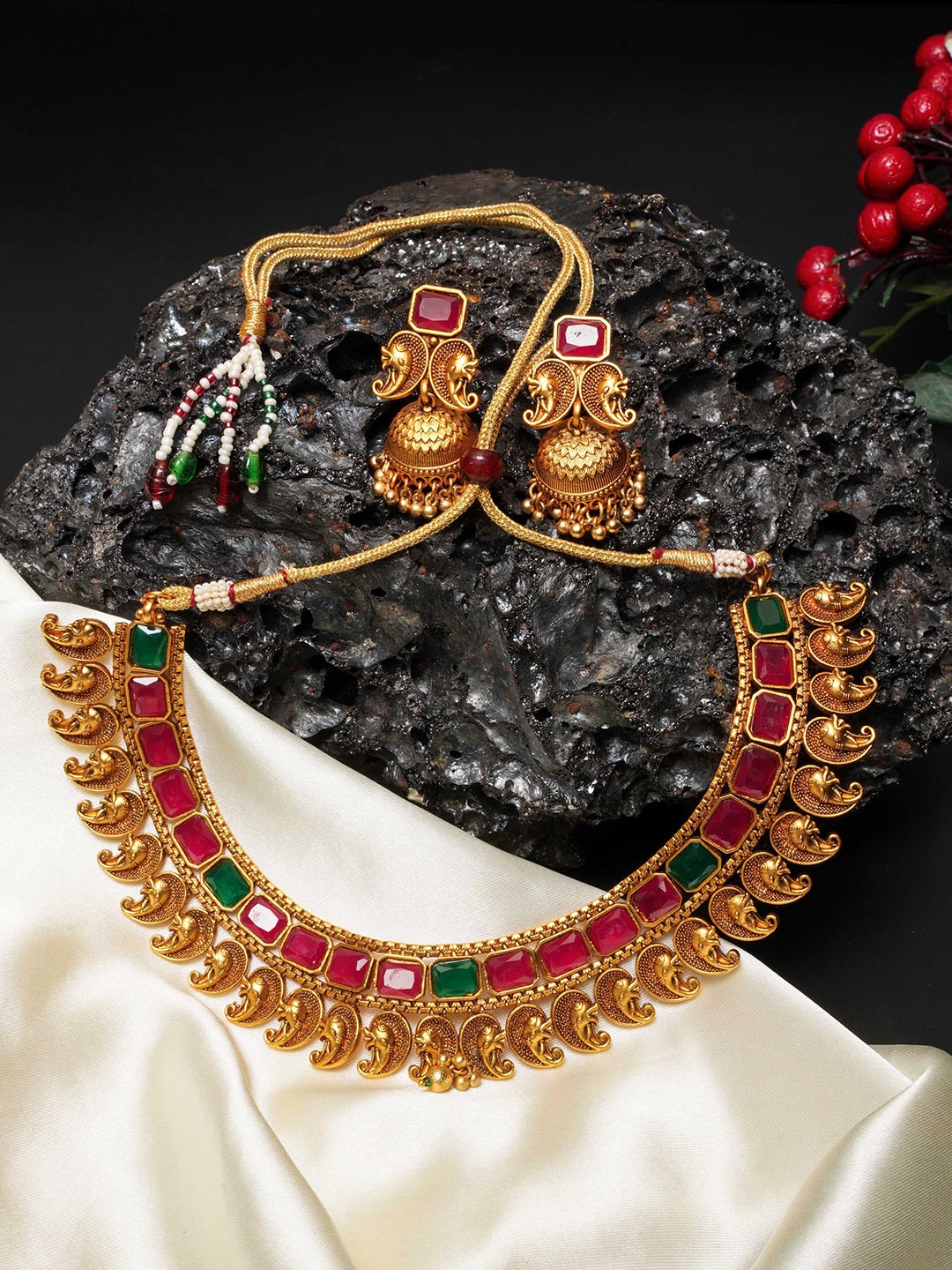 

GRIIHAM Gold Plated Stones Studded Jewellery Set