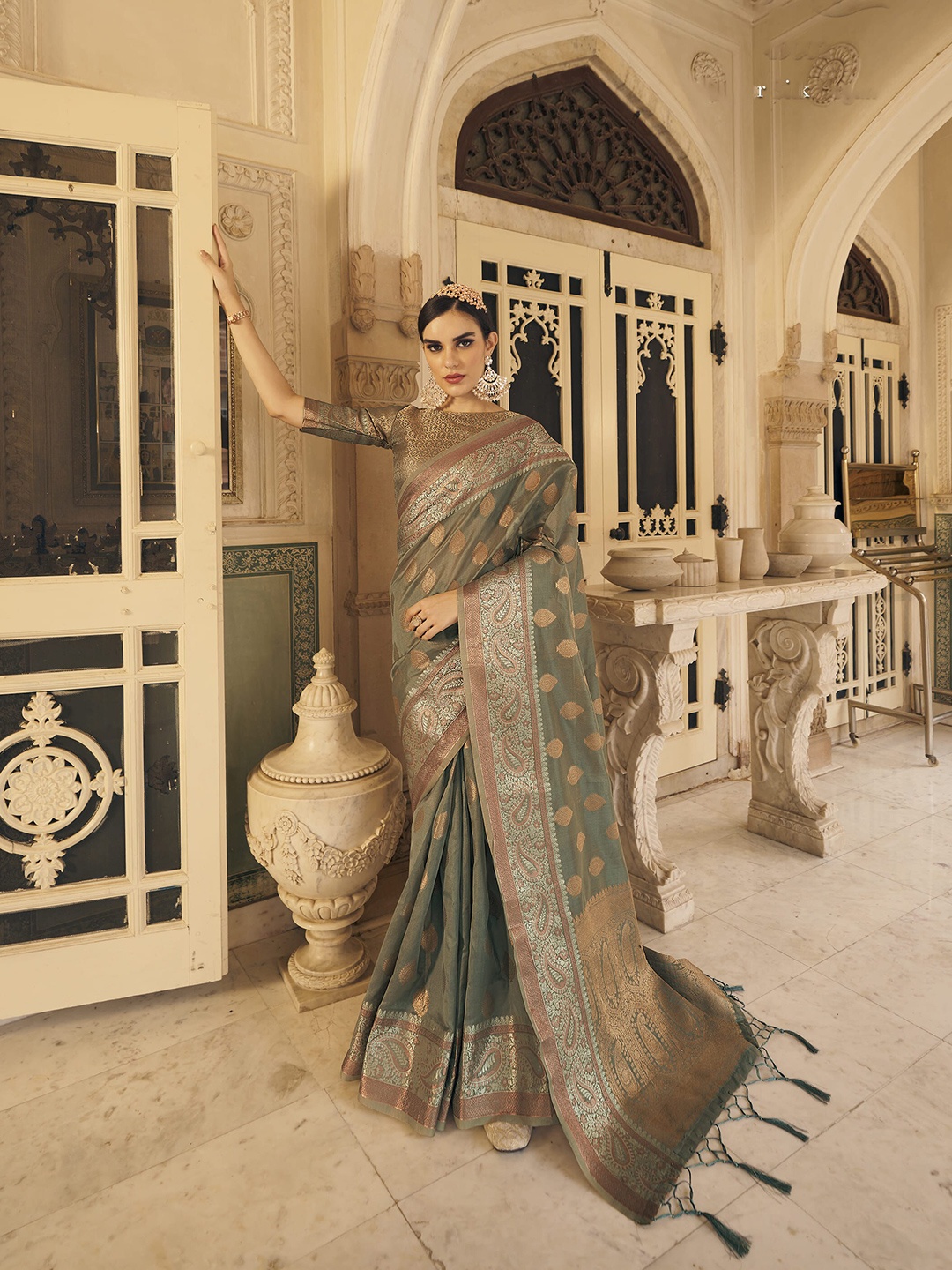 

elora Ethnic Motifs Zari Organza Saree, Grey