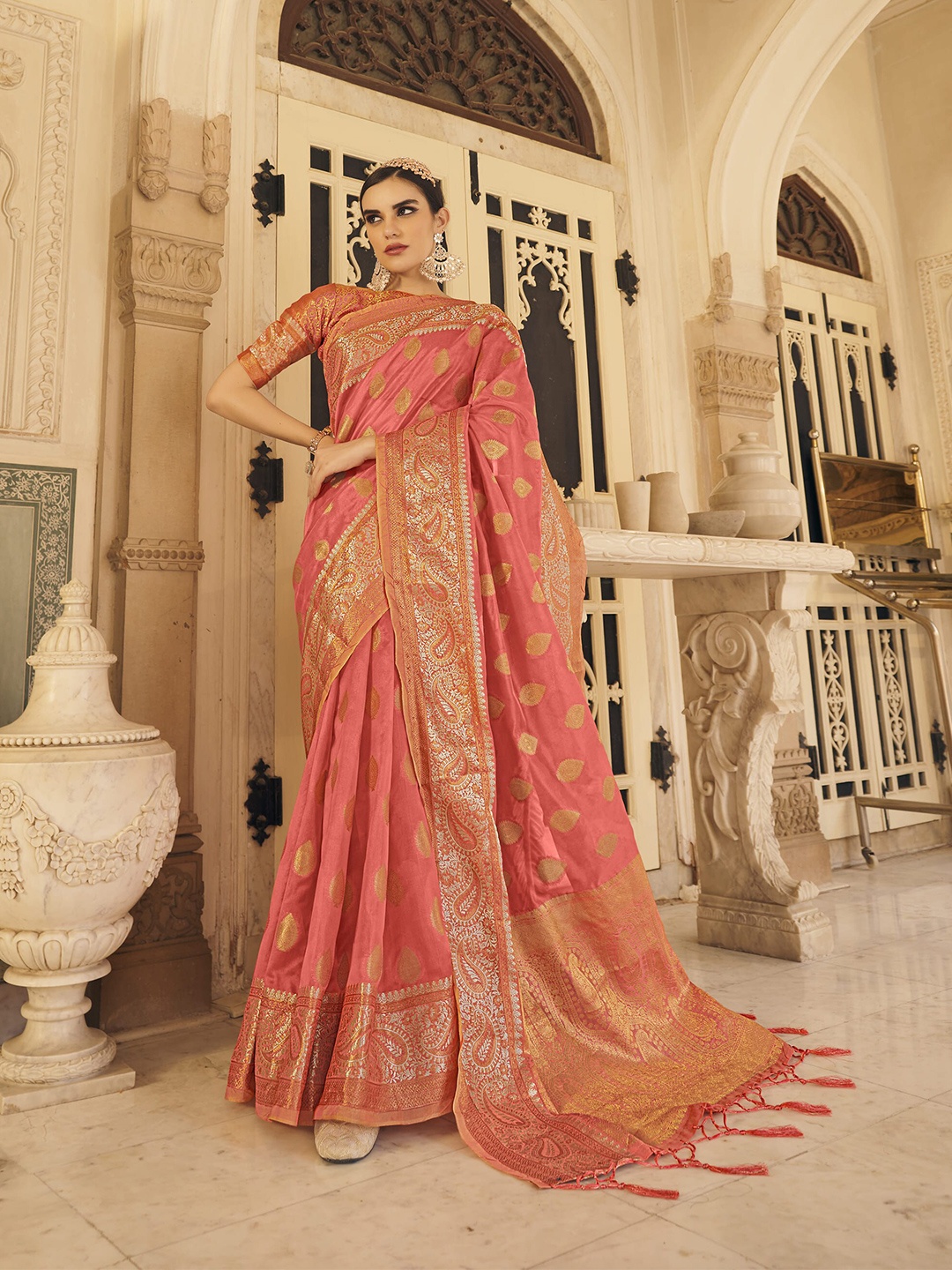 

elora Ethnic Motifs Zari Organza Saree, Pink