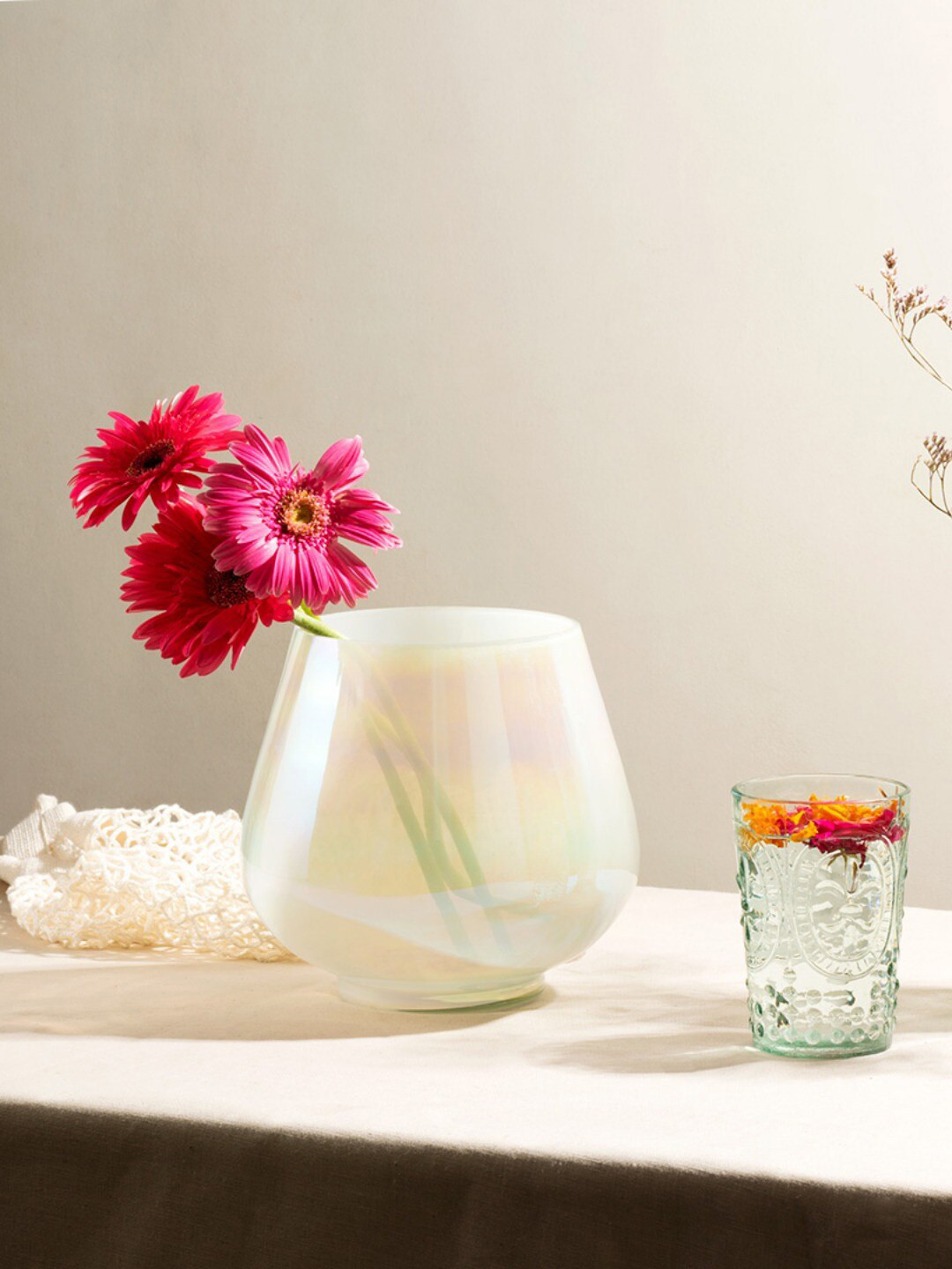 

The 7 DeKor Solid Glass Vases, White