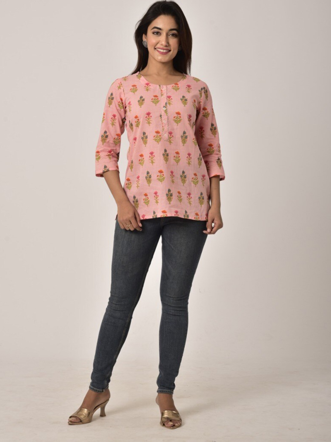 

Swasti Floral Printed Pure Cotton Kurti, Pink