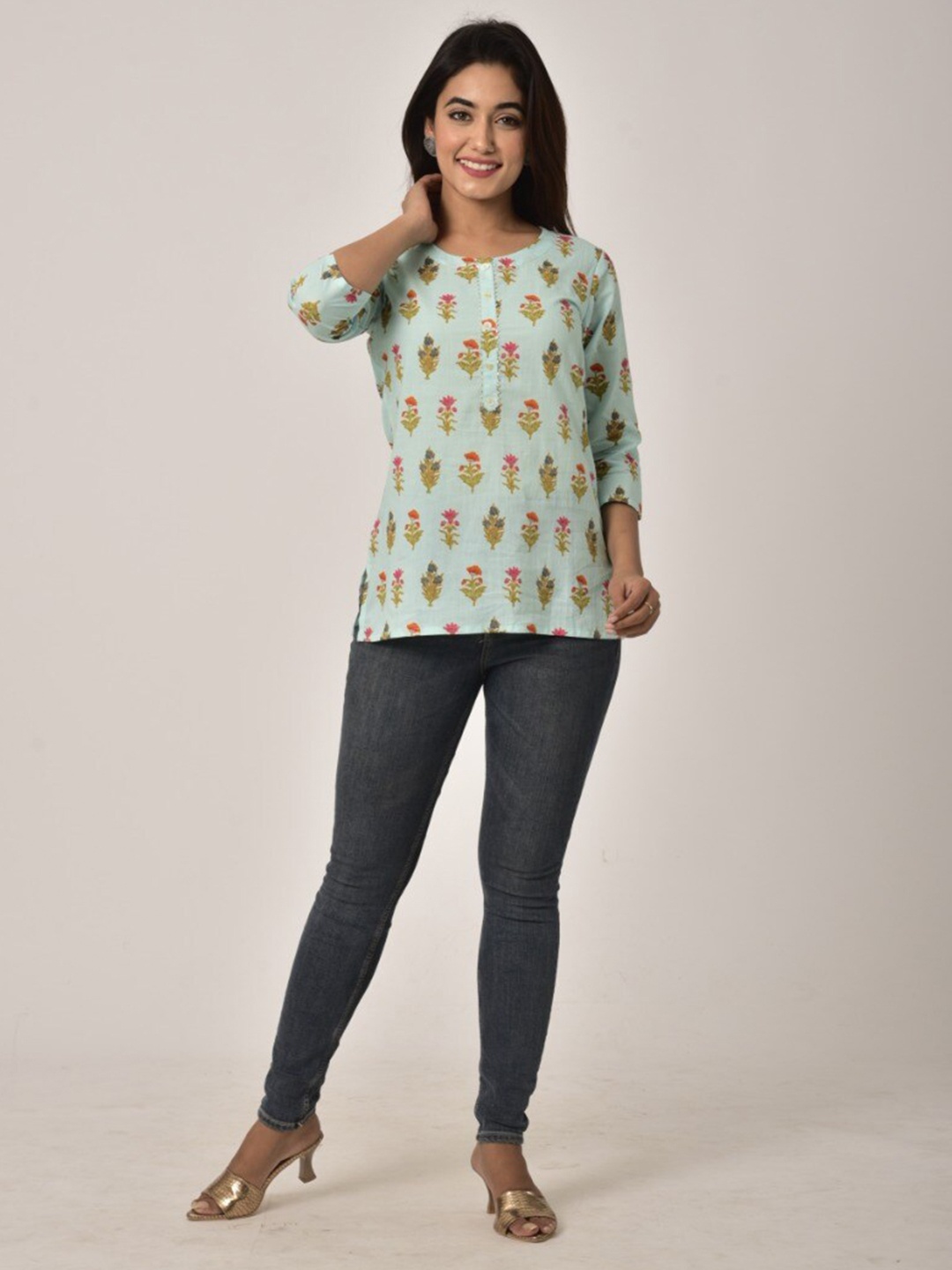 

Swasti Floral Printed Pure Cotton Kurti, Green