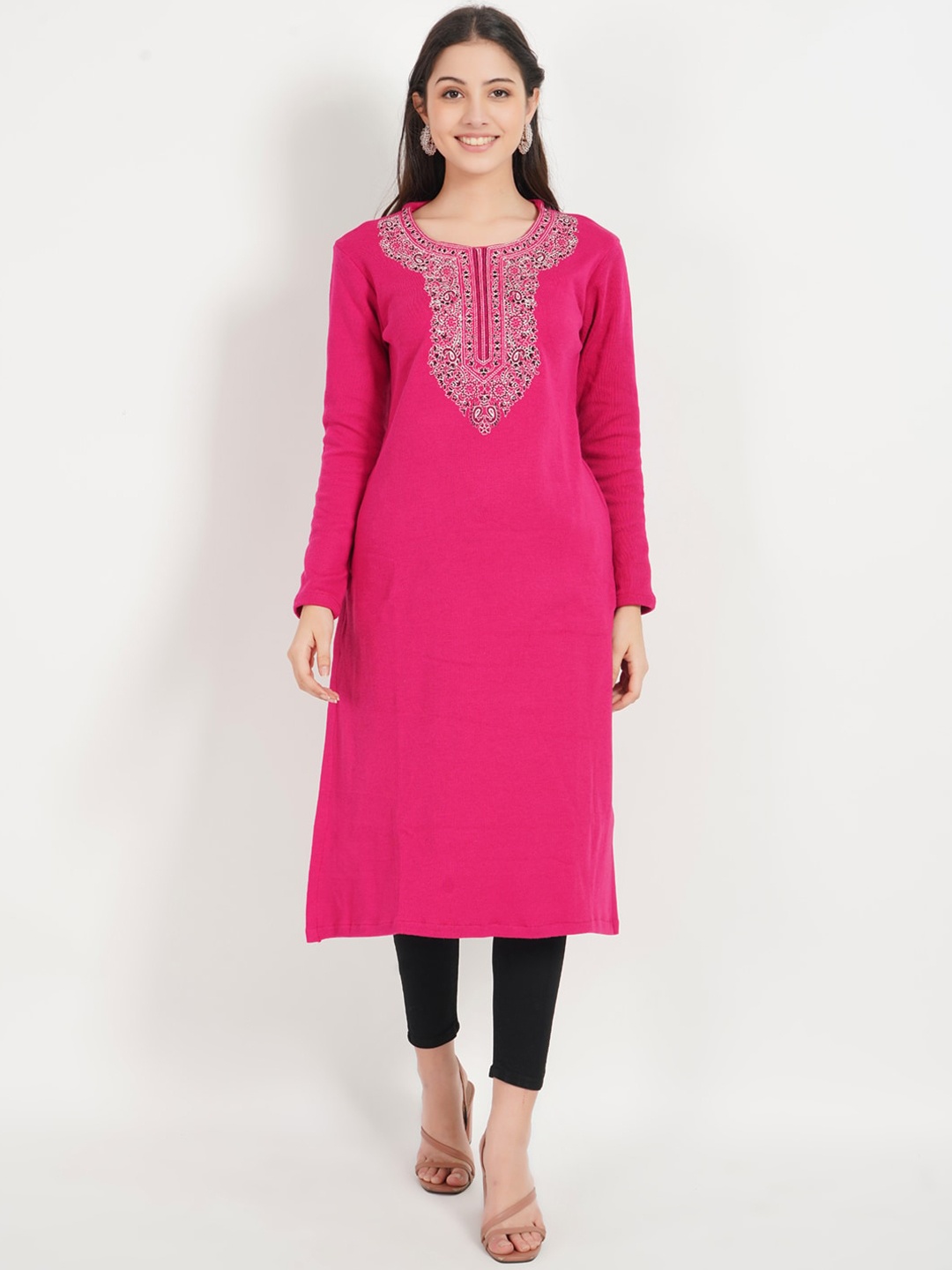 

SHEREEN Women Ethnic Embroidered Straight Woolen Kurta, Fuchsia
