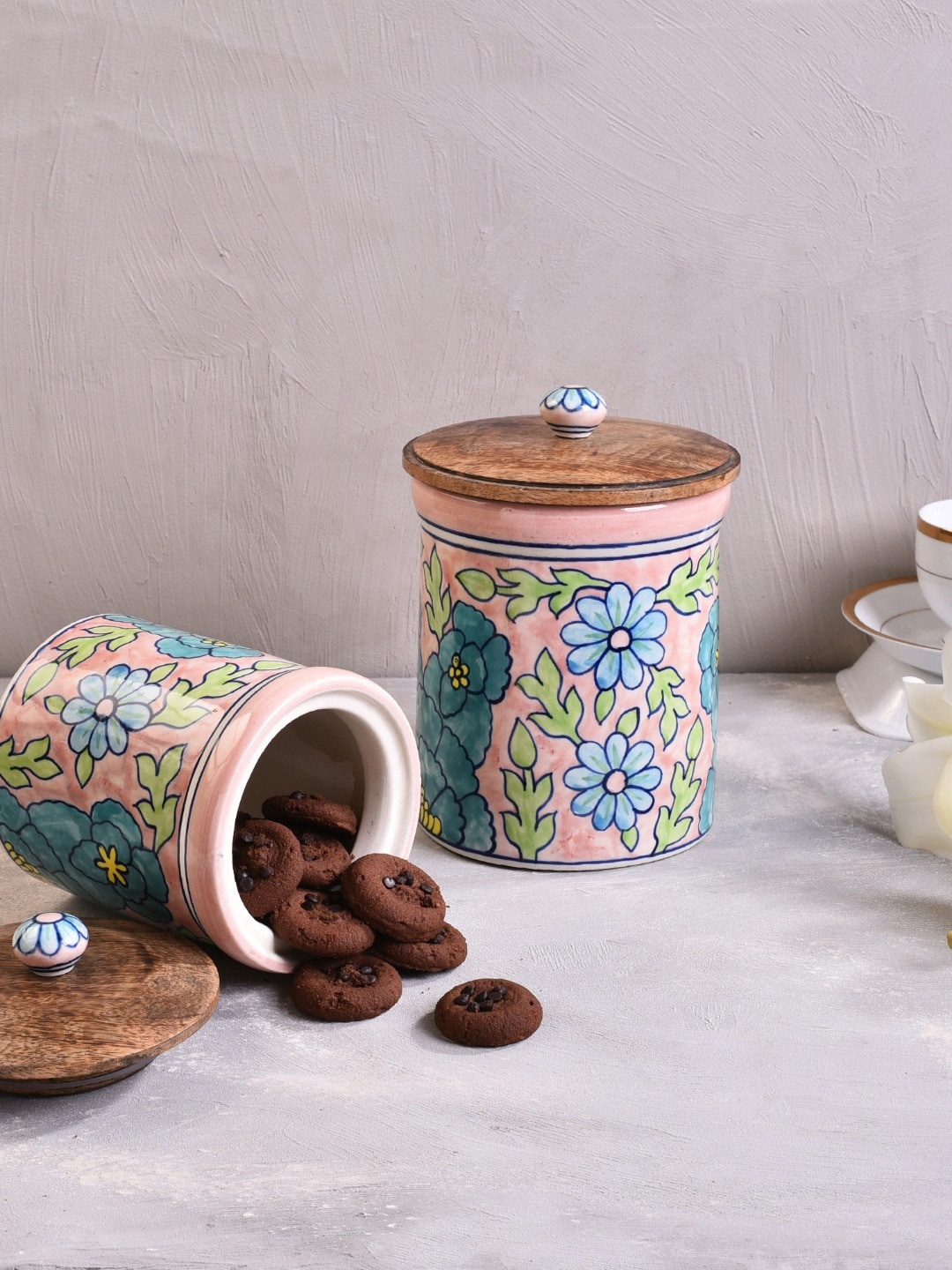 

The 7 DeKor Ceremic Jar With Wooden Lid, Pink