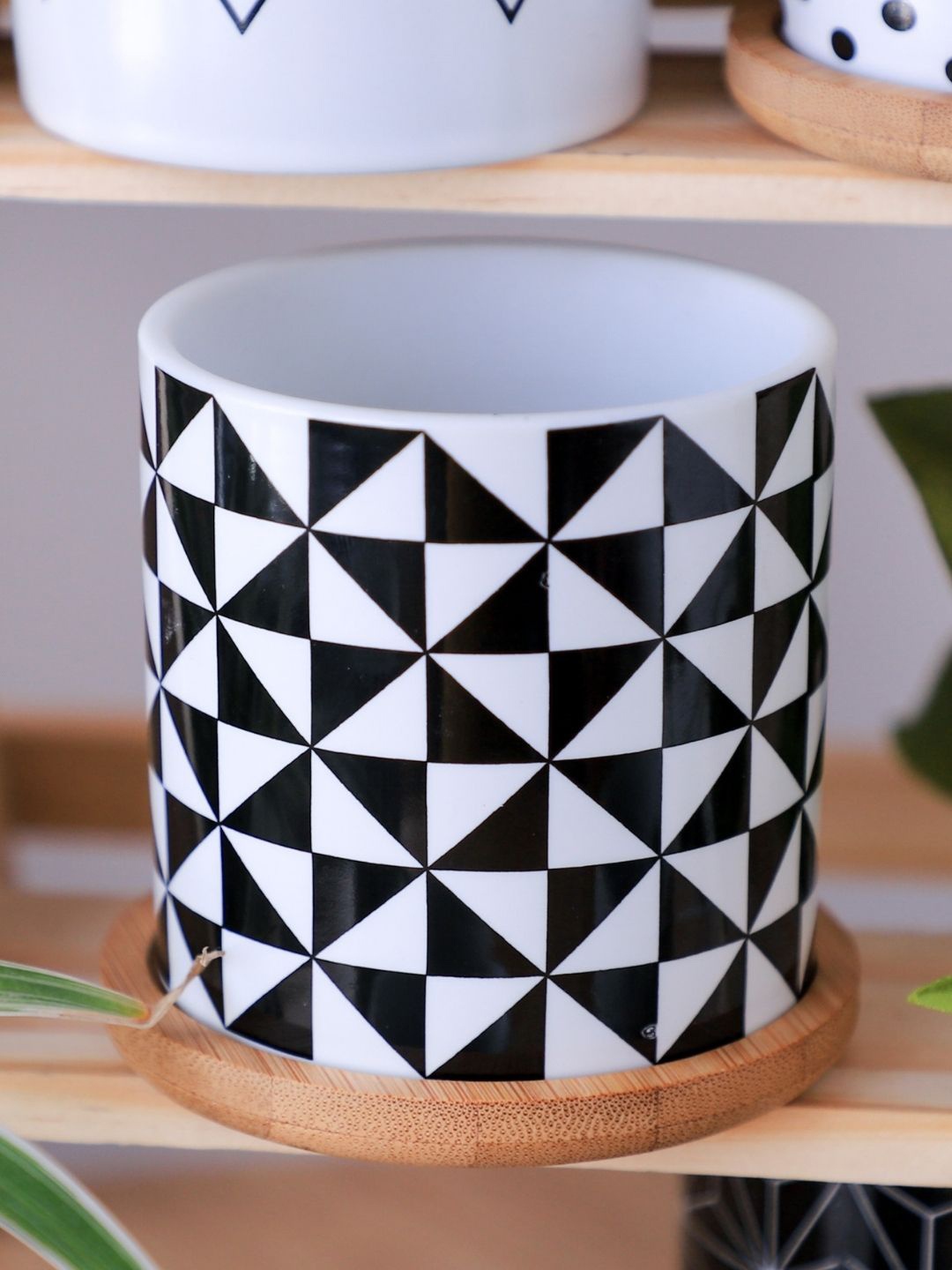 

Nestasia Geometric Patterned Planter, White