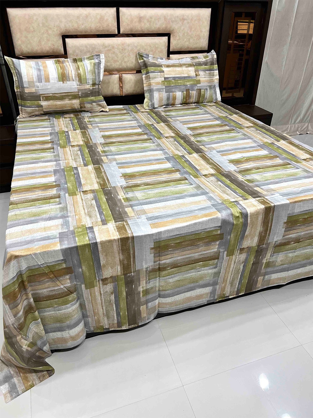 

Pure Decor Abstract Printed 500TC Superfine Pure Cotton King Bedsheet with 2 Pillow Covers, Green