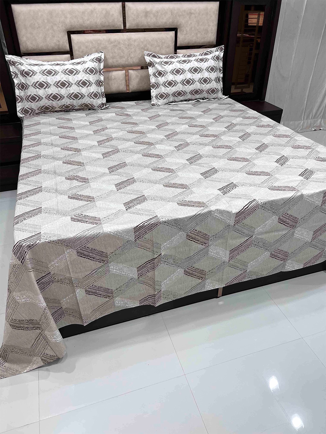 

Pure Decor Geometric 400 TC Pure Cotton King Bedsheet with 2 Pillow Covers, Brown