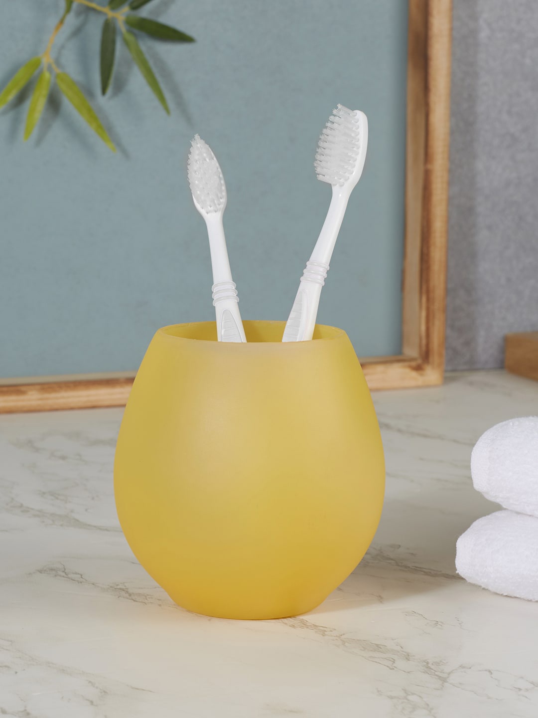 

HomeTown Solid Toothbrush Holder, Yellow