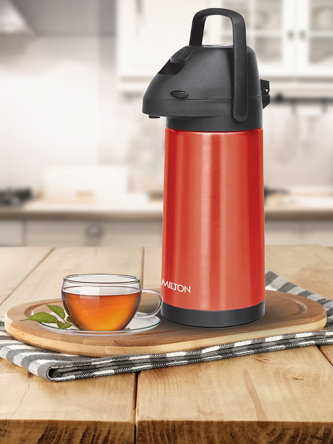 

Milton Red Pinnacle 3000 Thermosteel 24 Hours Hot or Cold Dispenser 3060 ml