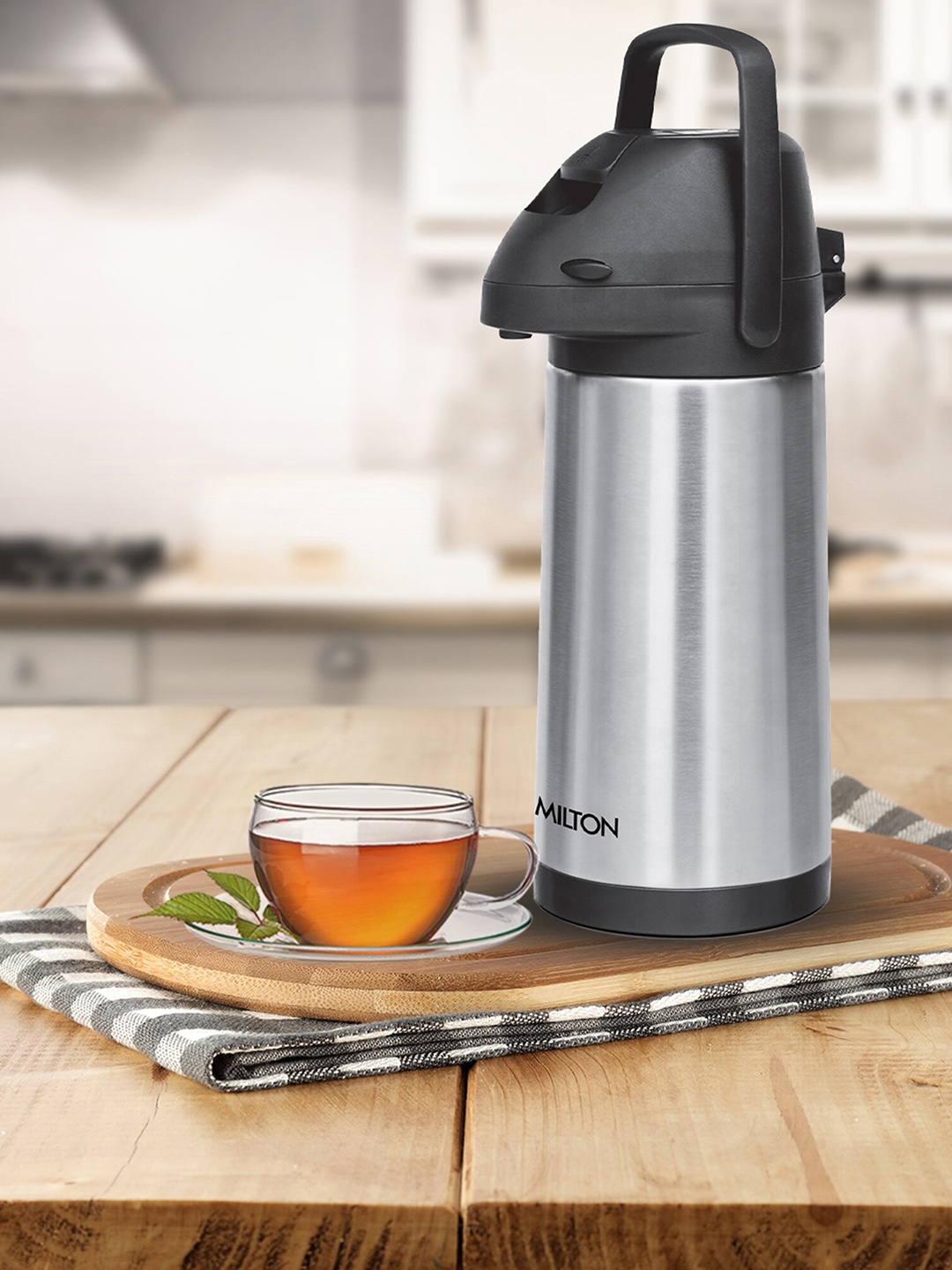 

Milton Silver Pinnacle 3000 Thermosteel 24 Hours Hot or Cold Dispenser 3060 ml