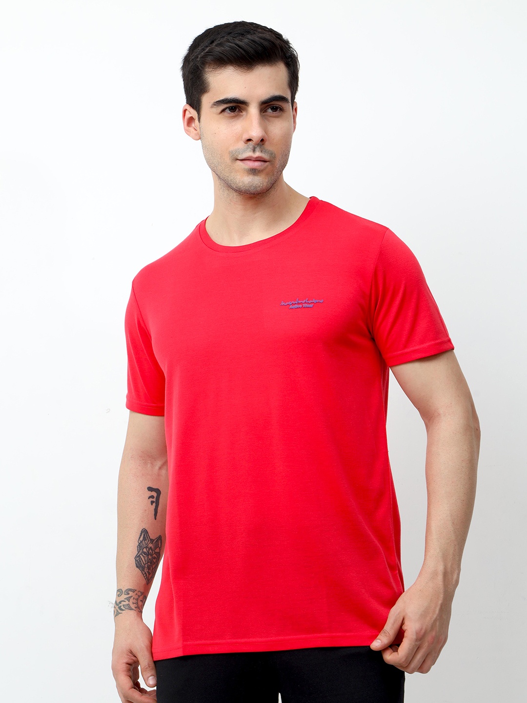 

Masculino Latino Men Solid Sports T-shirt, Red
