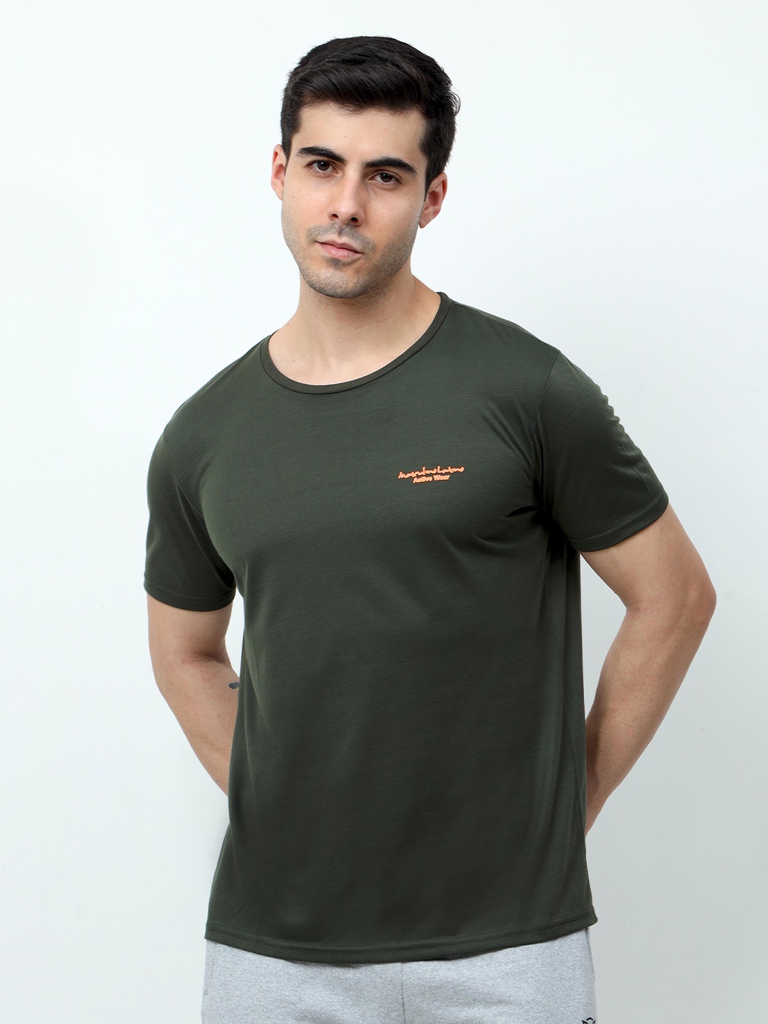 

Masculino Latino Men Solid Sports T-shirt, Olive