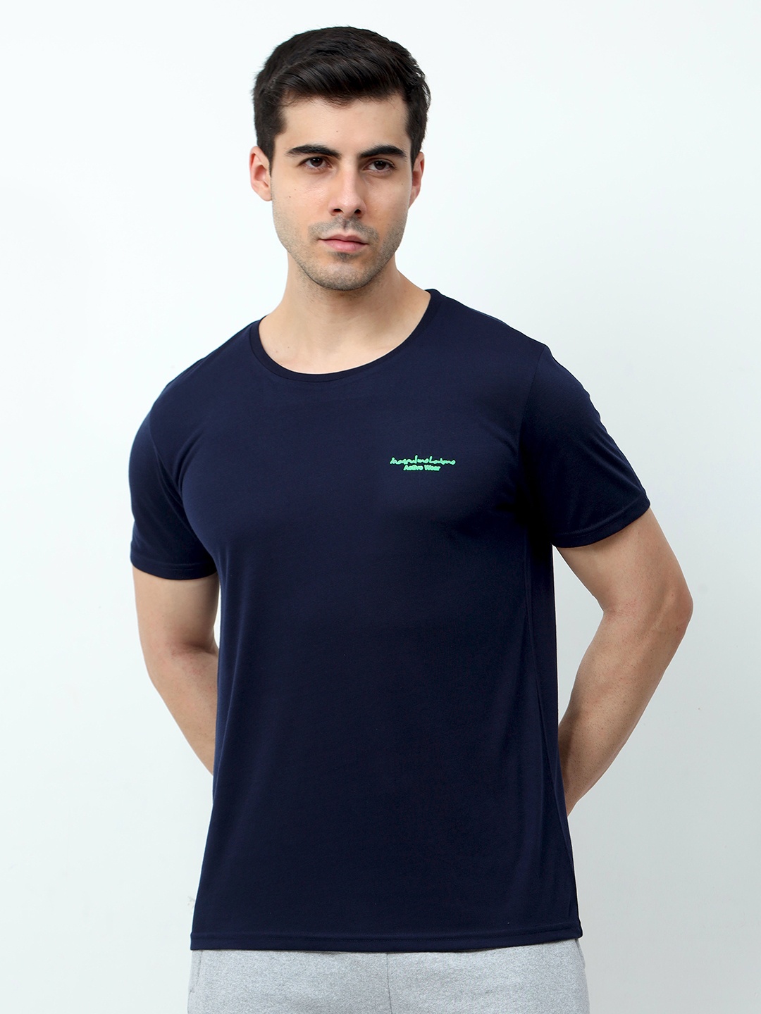 

Masculino Latino Plus Men Solid Sports T-shirt, Navy blue