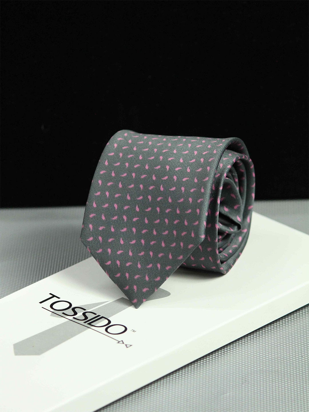 

Tossido Men Grey & Pink Printed Broad Tie