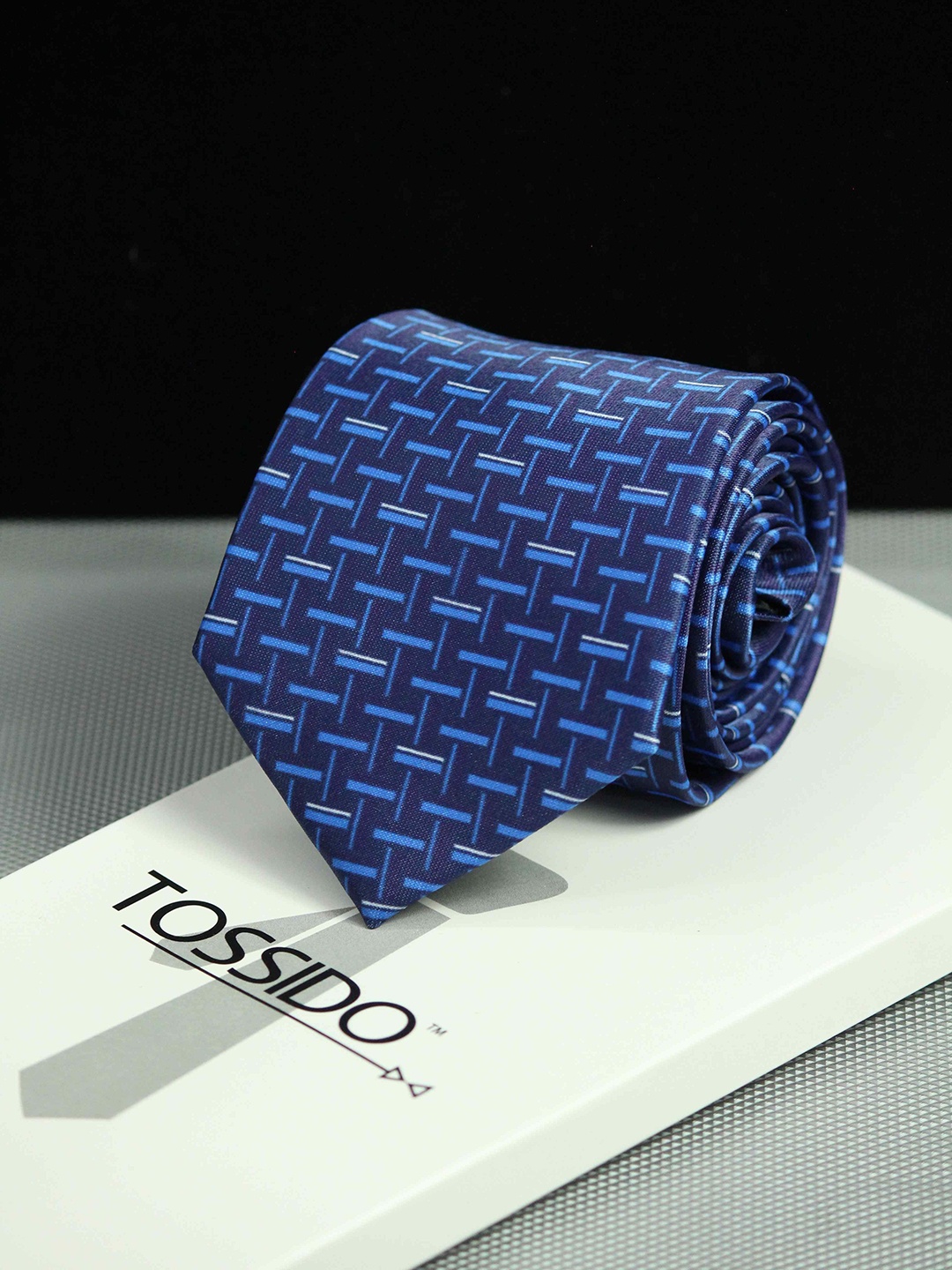 

Tossido Men Blue & White Printed Skinny Tie
