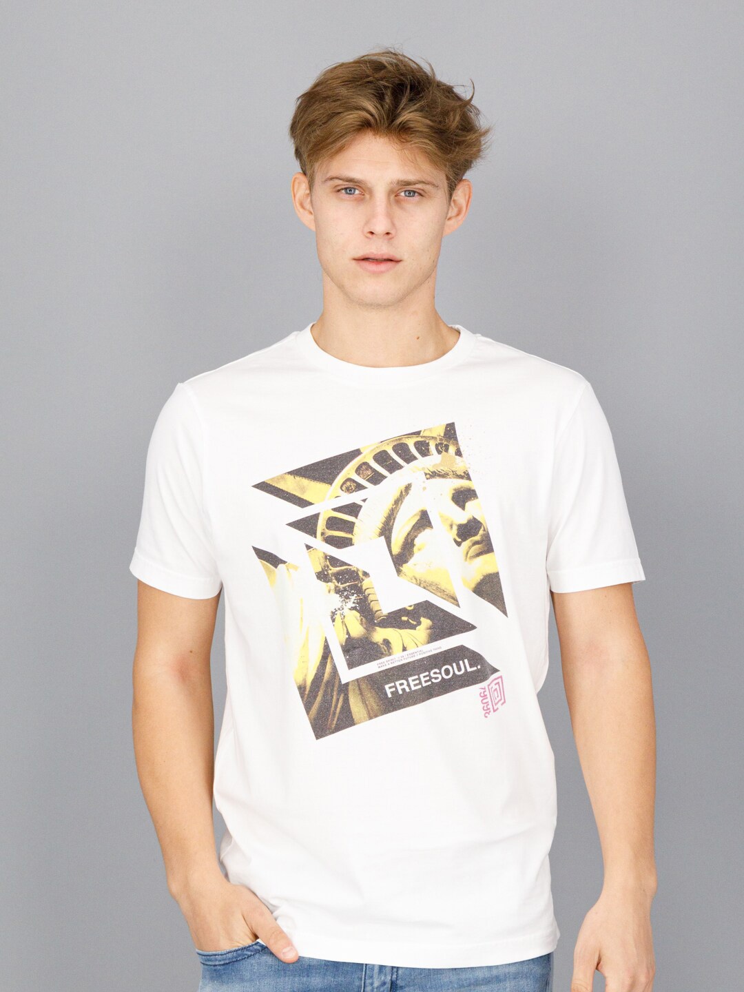 

FREESOUL Men White Typography Printed Raw Edge T-shirt