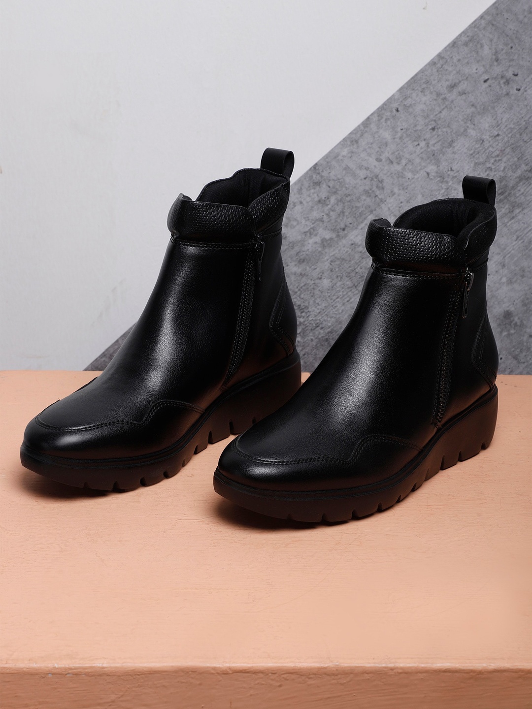 

ELLE Women Solid Boots, Black