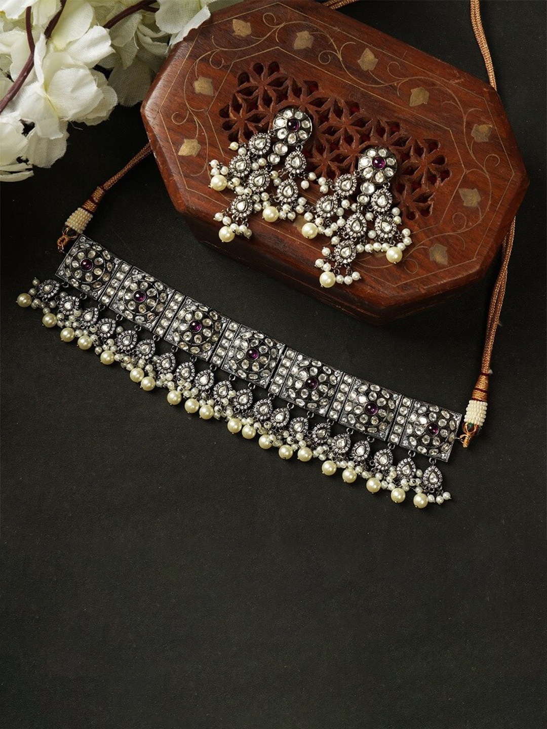 

AURAA TRENDS Women Red & White Gold-Plated Bead & Kundan Polki Necklace Set