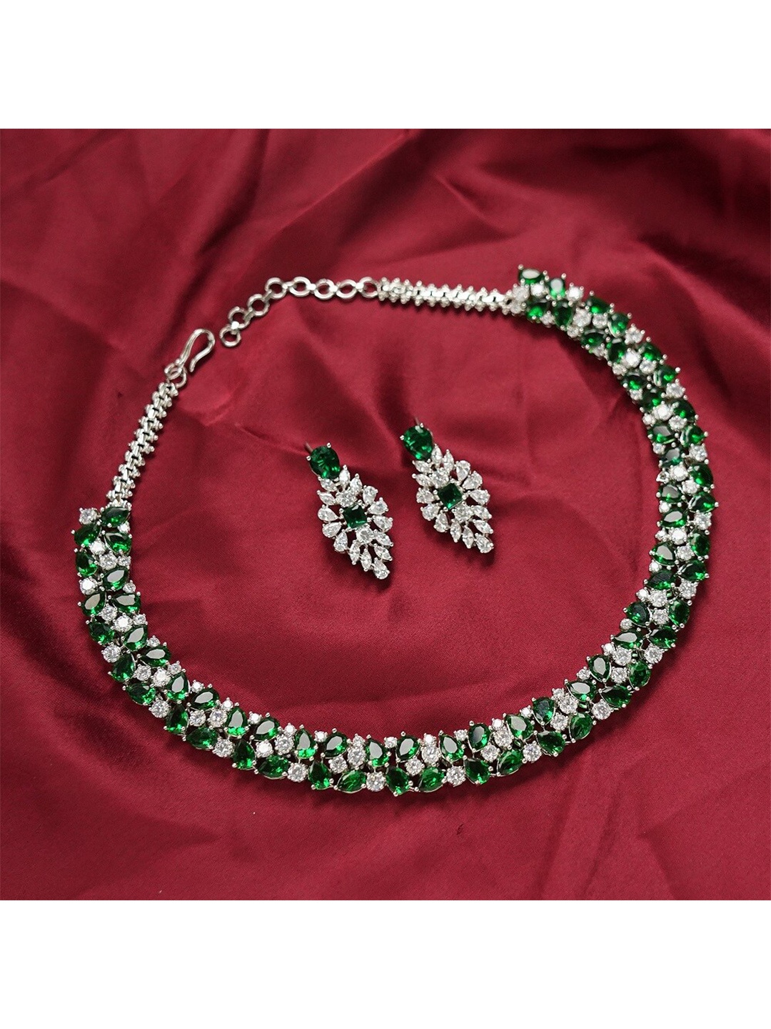 

AURAA TRENDS Women Silver & Green Rhodium-Plated American Diamond Necklace Set