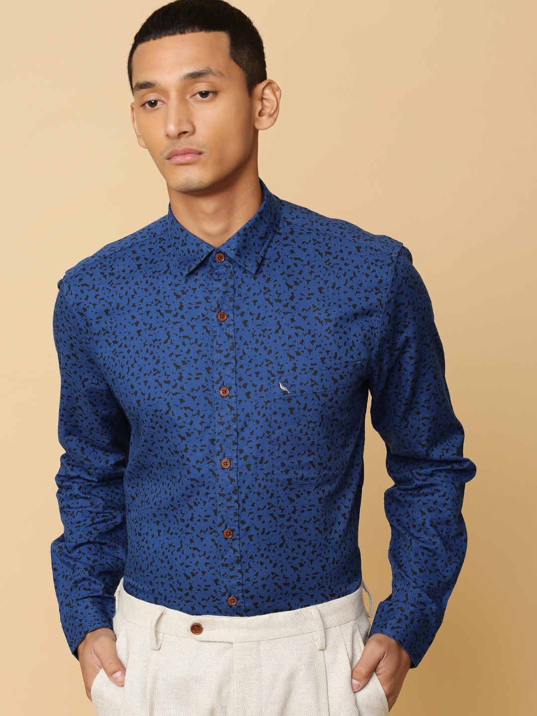 

Mr Bowerbird Men Blue Tailored Fit Printed Tokyo Camo Favorite Shirt