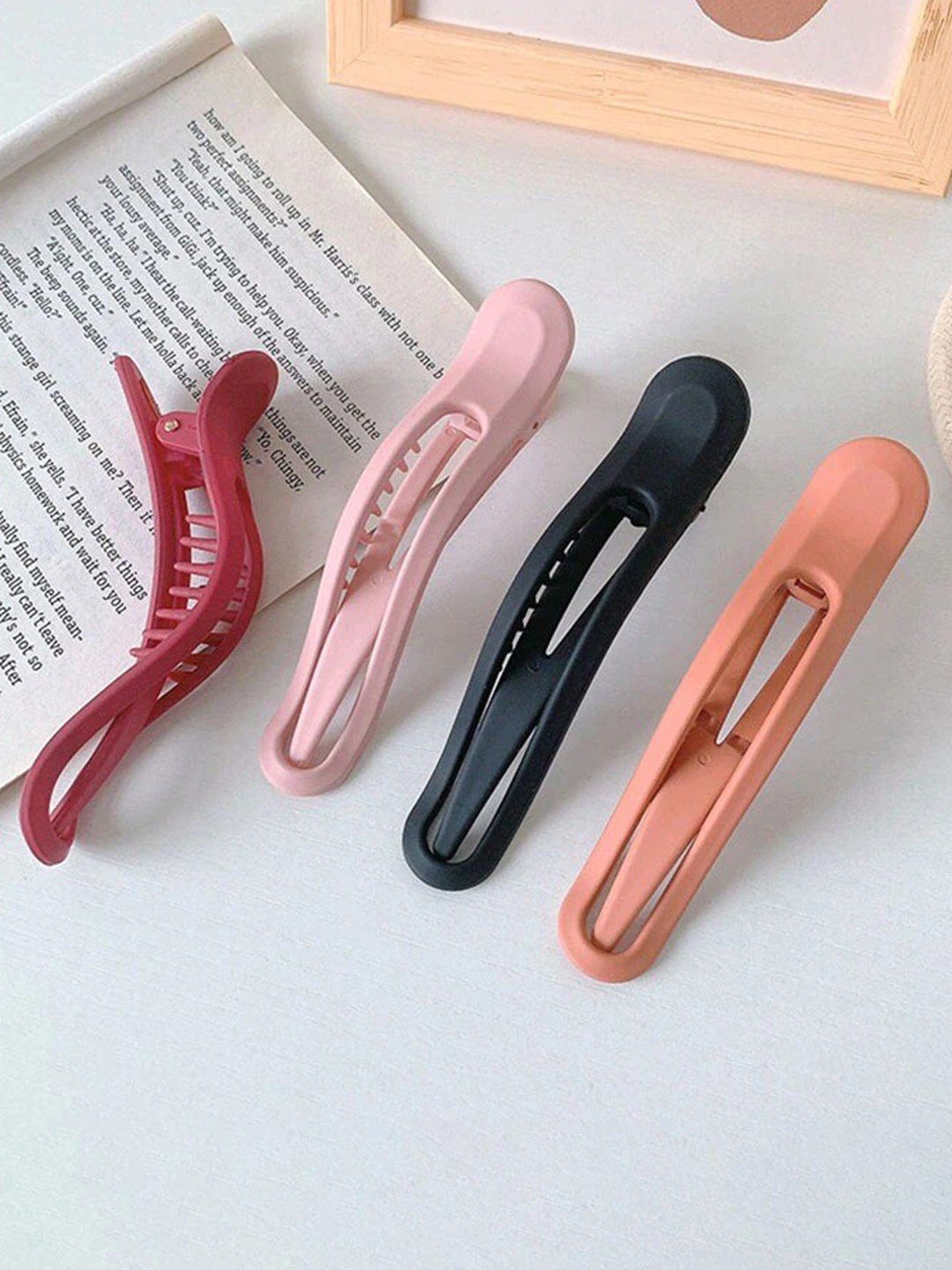 

Krelin Women Set of 4 Maroon & Peach-Coloured Claw Clip